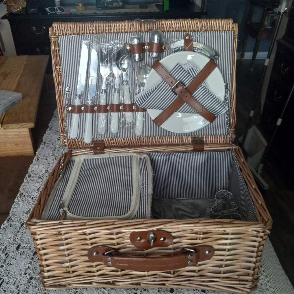 Elegant Wicker Picnic Basket with Brown Straps